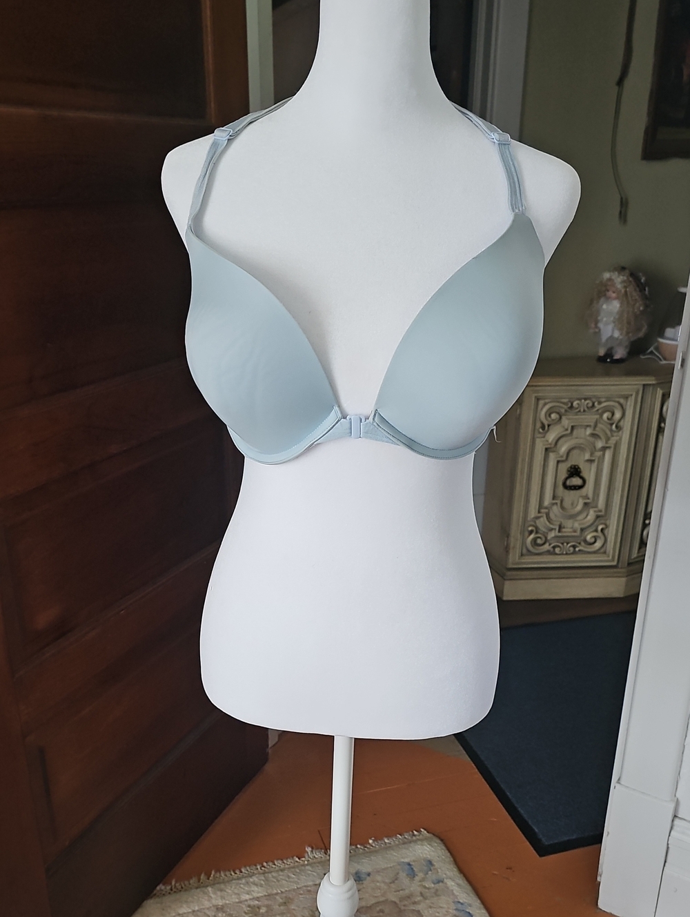 Like New, Victoria's Secret Light Blue Front-Close T-Shirt Bra
